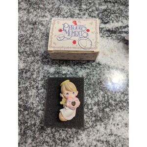 VINTAGE 1999 AVON PRECIOUS MOMENTS PORCELAIN ANGEL PIN or BROOCH